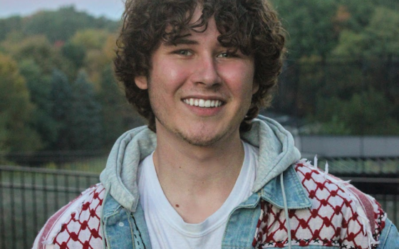 غاي كريستنسن.. انتشار مشاهد الإبادة الجماعية على المنصة دفع اللوبيات الصهيونية لفرض حظرها بهدف قمع الرواية الفلسطينية