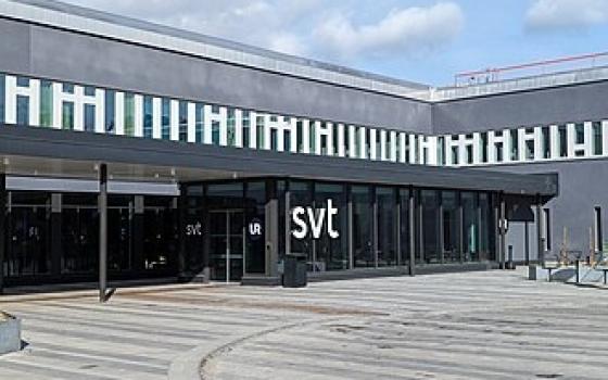 تروج لروايات الاحتلال  أحتجاج أمام إذاعة SVT السويدية