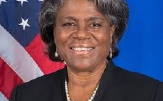 نشطاء يقاطعون السفيرة الأمريكية السابقة ليندا توماس لدعمها الاحتلال... أنصار فلسطين يتظاهرون أمام "ماكدونالدز" في بريطانيا