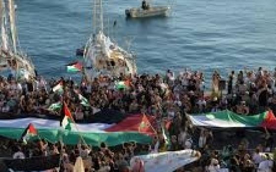 إسبانيا تنضم لإيطاليا وترسل سفينة لحماية أسطول الصمود عسكريًا...فرقة "بارامور" تسحب موسيقاها من خدمات البث الإسرائيلية