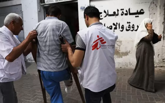 لرفضها تقديم قوائم موظفيها  الاحتلال يوقف نشاط "أطباء بلا حدود" بغزة ويمهلها مدة للمغادرة