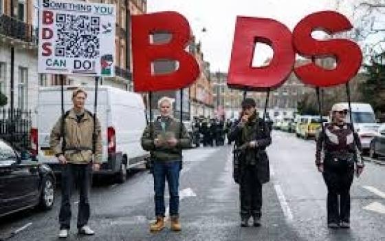 تنامي المقاطعة في أوروبا يهدد صادرات البطاطا الإسرائيلية...احتجاجات في برشلونة ودعوات ضد مباراة ريال مدريد ومكابي اليوم