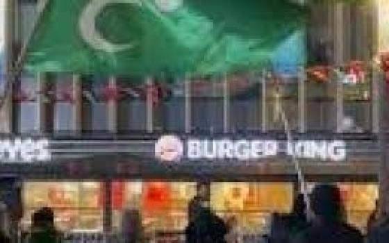 "قاطعوا برغر كينغ"  استمرار الاعتصام أمام أحد فروع المطعم بإسطنبول