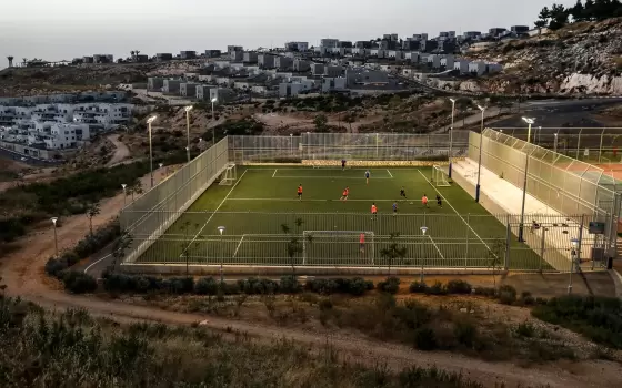 متواطئان مع الاحتلال  تحالف رياضي فلسطيني يقاضي "الفيفا" و"يويفا" دوليًا