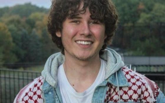 تحت ضغط التضامن الرقمي يوتيوب تعيد حساب الناشط غاي كريستنسن بعد إغلاقه