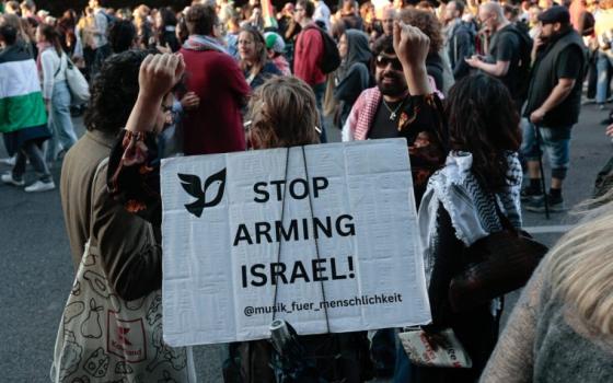 في بلجيكا ..إضراب عمال “إف إن هيرستال” احتجاجًا على زيارة ملحق عسكري إسرائيلي