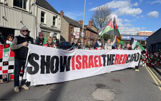 في يوم القديس باتريك... دعوات لكرة السلة الأيرلندية لمقاطعة فريق الاحتلال النسائي