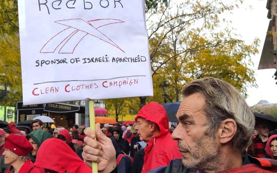 "قاطعوا ريبوك" مسيرة تضامنية في مانشيستر نصرًة لغزة