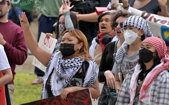 احتجاج مؤيد لفلسطين أمام العرض الأول لفيلم "سكريم 7" في لوس أنجلوس