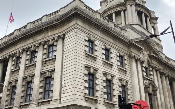 يزود الاحتلال بمكونات F-35 أربعة متهمين باقتحام مصنع "ولفرهامبتون" يمثلون أمام المحكمة