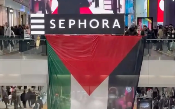 احتجاج ضد افتتاح متجر “سيفورا” في أيرلندا