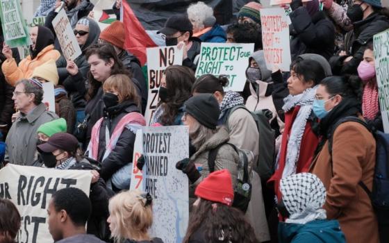 هدفها تقويض الاحتجاجات  احتجاج في نيويورك ضد قوانين" المناطق العازلة "