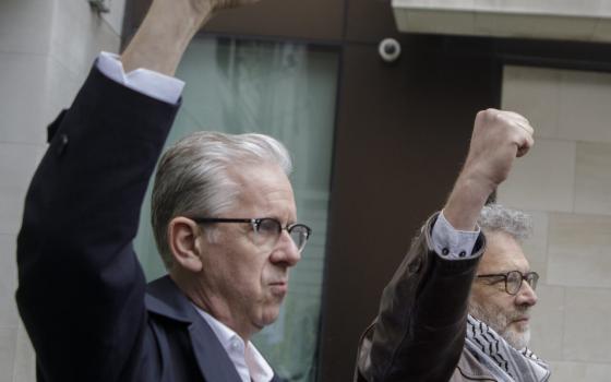 بريطانيا تمنح مهلة للنظر بإسقاط التهم عن قادة حملات التضامن