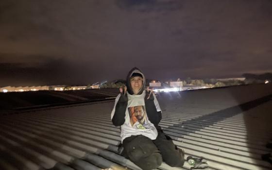 ناشطة تنفي مسؤوليتها عن أضرار في استهداف مصنع مرتبط بالاحتلال