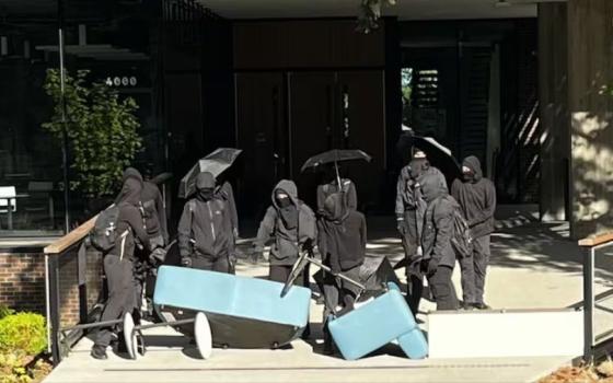 اتهام أكثر من 30 ناشطًا مؤيدًا لفلسطين باحتلال مبنى بجامعة واشنطن