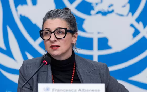 "من حقها الدفاع عن فلسطين"  أكثر من 100 فنان عالمي يدعمون المقرّرة الأممية ألبانيز