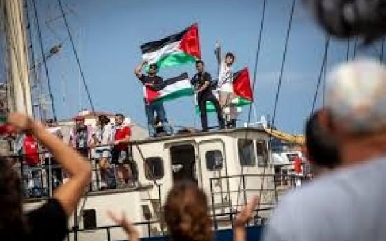 دعوات لإطلاق سراح نشطاء أسطول الصمود بعد اعتقالهم في تونس