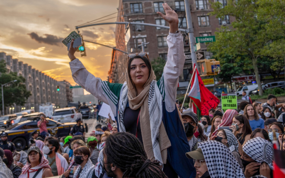 تتعرض للترهيب والتهديد .. ناشطة داعمة لفلسطين تقاضي منظمة “بتار” الصهيونية بنيويورك