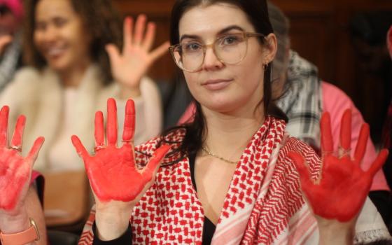 بتحريض إسرائيلي.. فصل الأخصائية جينيفر كونينغز من عملها في نيويورك