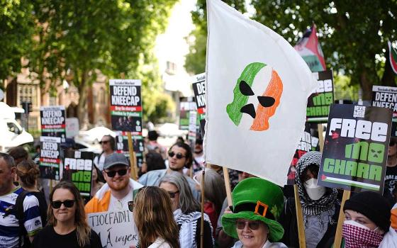 فنانون أيرلنديون يُطالبون بمقاطعة مباراة منتخبهم مع "إسرائيل"  