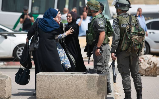 في عيد الأمم.. نادي الأسير يكشف أن 39 أُمًا يقبعن في سجون الاحتلال  