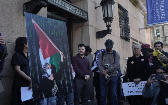احتجاج داعم لقائد الاحتجاجات بجامعة كولومبيا “محمود خليل”