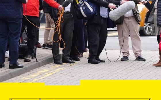 ناشطة تلاحق رئيس الوزراء في أسكتلندا وتطالبه بمقاطعة "إسرائيل"