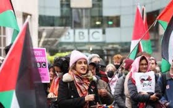 صحفيون عرب يقاضون "BBC" بتهمة تضليل الجمهور أثناء حرب غزة