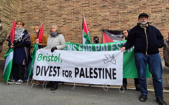 لتعطيل سحب استثماراته.. محامون موالون للاحتلال يُهددون مجلس مدينة بريستول