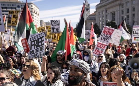 تحقيق أمريكي يستهدف معلمين في نيويورك لدعمهم لفلسطين  