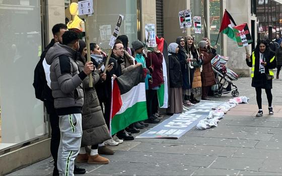 دعوات المقاطعة مستمرة... احتجاج أمام أحد متاجر "زارا" في غلاسكو