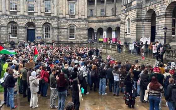 “إدنبرة” تهدد بمعاقبة الطلاب لاحتجاجهم على دعم الجامعة للاحتلال  