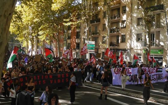 تنديدًا بقانون “يادان”.. مظاهرة احتجاجية بمدينة نيم الفرنسية