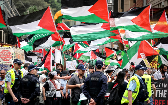 احتجاجات تضامنية تلغي حفل البحرية الملكية في سيدني