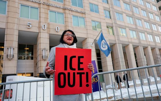 النائبة “طليب” تطالب بالإفراج عن الداعمة لفلسطين لقاء كردية