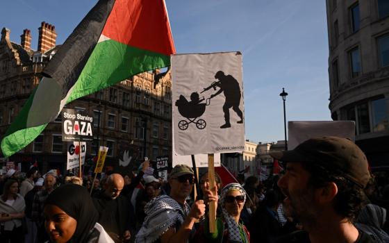 إيقاف طبيبة بريطانية بعد تهجمها على زميل تضامن مع غزة