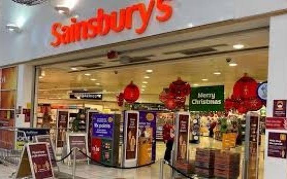 لا لاقتصاد الإبادة .. اقتحام أحد متاجر "سينسبري" في أيرلندا