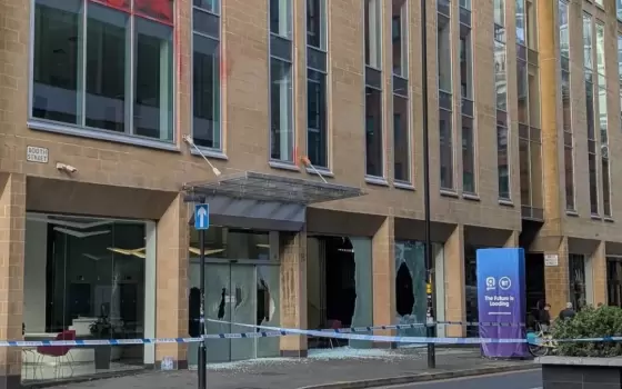 احتجاجًا على تواطؤها مع الاحتلال..  إغلاق مكتب شركة "تشب" للتأمين في مانشستر