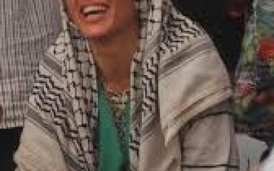 أبقت على 6 نشطاء.. السلطات التونسية تُفرج عن الناشطة سناء مساهلي