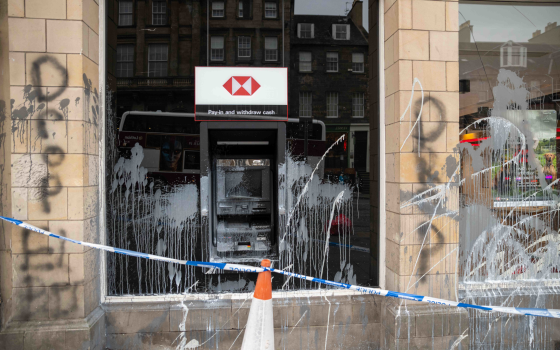 استهداف فرع بنك HSBC في لندن بسبب دعمه لتسليح الاحتلال