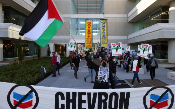 المتواطئة مع “إسرائيل”.. تواصل الاحتجاجات ضدّ “كالتكس” الأمريكية