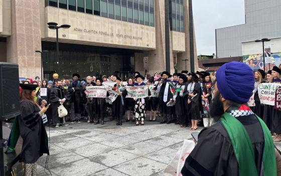 بعد منعها لتقييد التضامن.. مُطالبات بجامعة نيويورك لاستعادة كلمة الخريجين