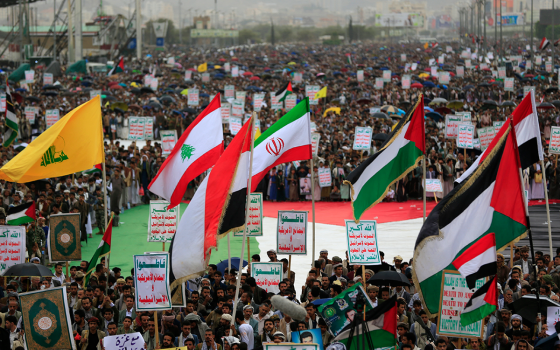 مظاهرة حاشدة في اليمن تضامنًا مع فلسطين وإيران ولبنان