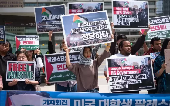 مظاهرة كورية دعمًا لفلسطين ولبنان وإيران