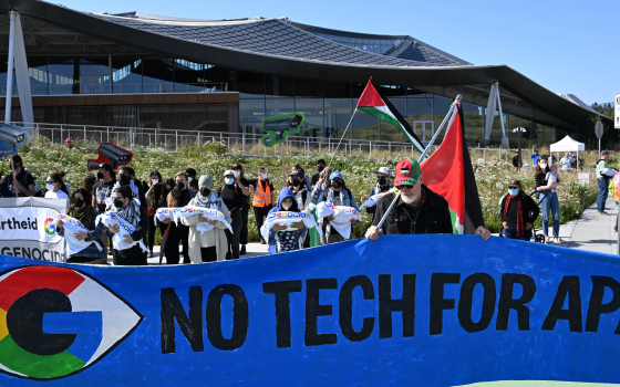 احتجاج مرتب لدعم ناشط قاطع مؤتمر “غوغل” دعمًا لفلسطين