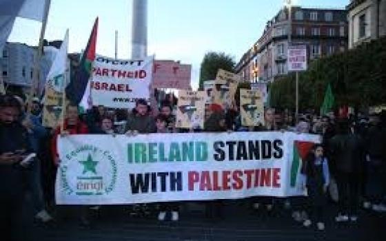 احتجاج في أيرلندا رفضًا لزيارة رئيس الوزراء لترامب