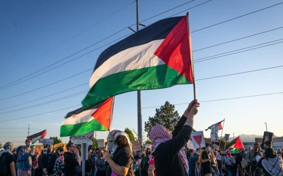 ازالوا ملصقات داعمة لفلسطين  بلدية مونتريال تتوصل إلى اتفاق مع مجموعة تضامنية