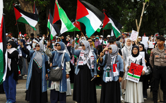 دعمًا لفلسطين.. مظاهرة حاشدة أمام السفارة الأمريكية في جاكرتا