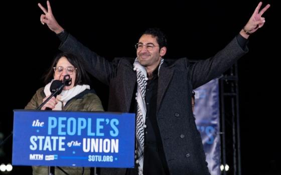 دافعوا عن فلسطين.. الإدارة الأمريكية تفصل قاضيتين رفضتا ترحيل طلاب