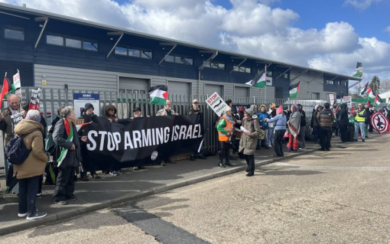 بريطانيون ينظمون مظاهرات أمام مصانع أسلحة متعددة